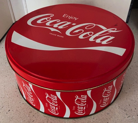07656-2 € 5,00 coca cola voorraardblik rond rood wit  D20 H 9 CM.jpeg